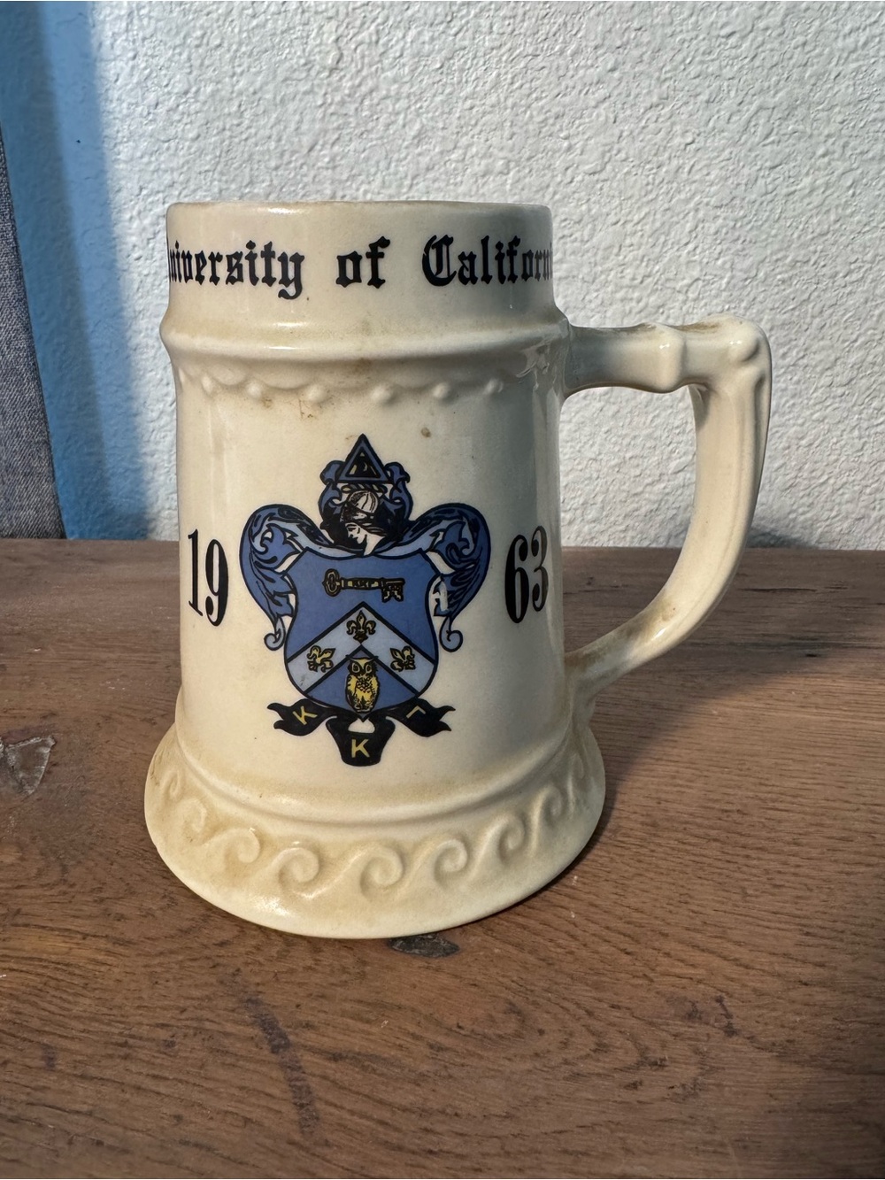 University of California 1963 Ceramic Crest Beer Stein - Cream & Blue